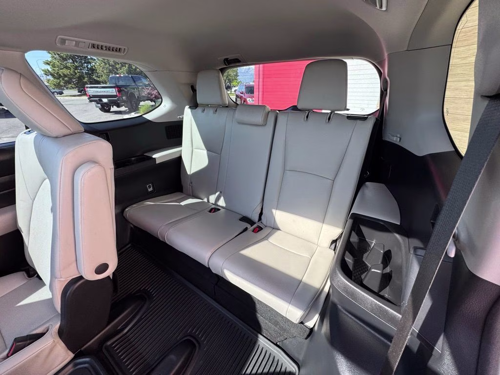 2024 Pearl Toyota Grand Highlander XLE AWD SUV