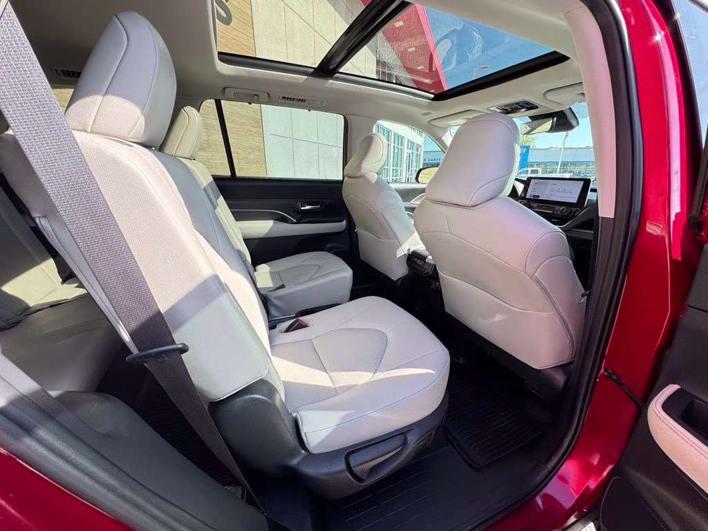 2024 Pearl Toyota Grand Highlander XLE AWD SUV
