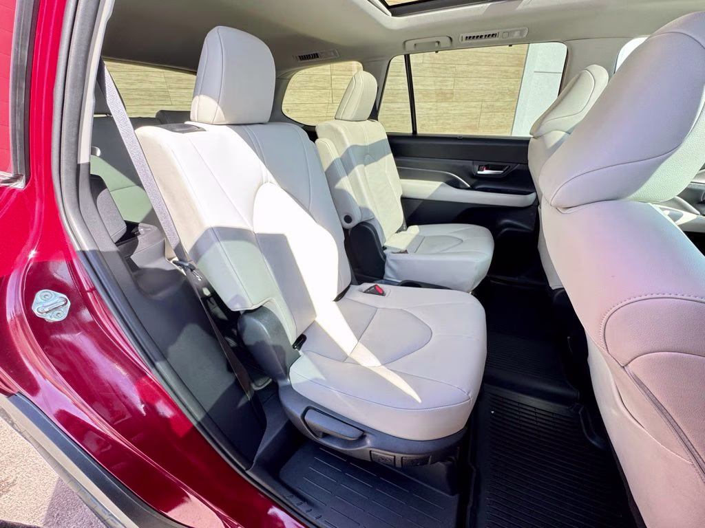 2024 Pearl Toyota Grand Highlander XLE AWD SUV