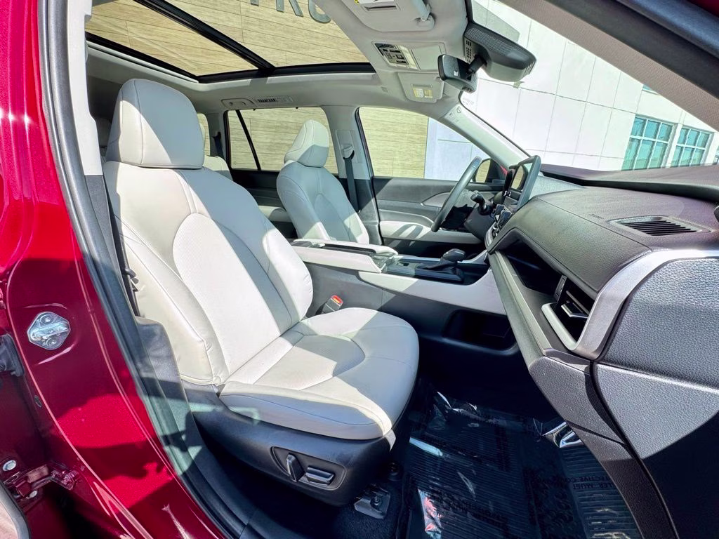 2024 Pearl Toyota Grand Highlander XLE AWD SUV