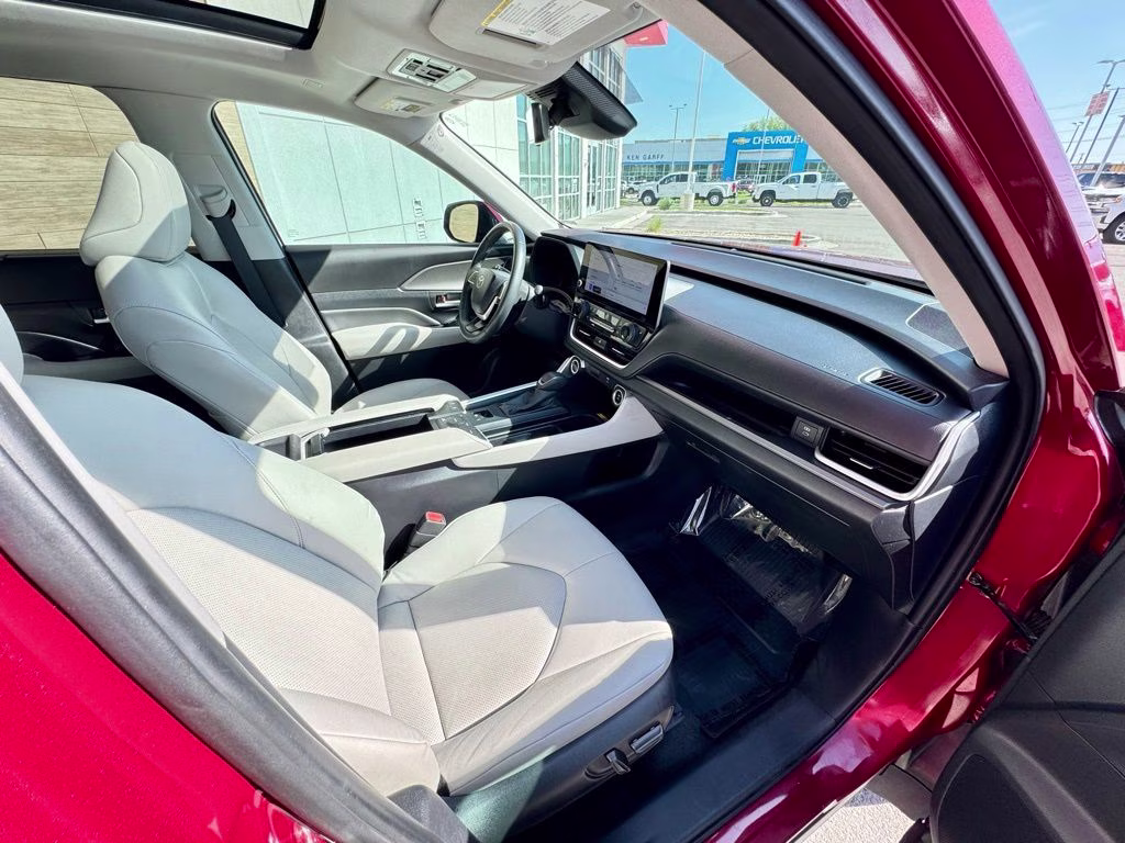 2024 Pearl Toyota Grand Highlander XLE AWD SUV