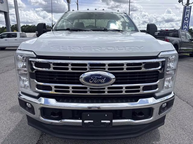 2024 Oxford White Ford Super Duty F-350 DRW XL 4X4 Chassis