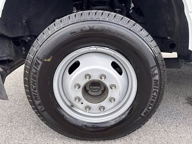 2024 Oxford White Ford Super Duty F-350 DRW XL 4X4 Chassis