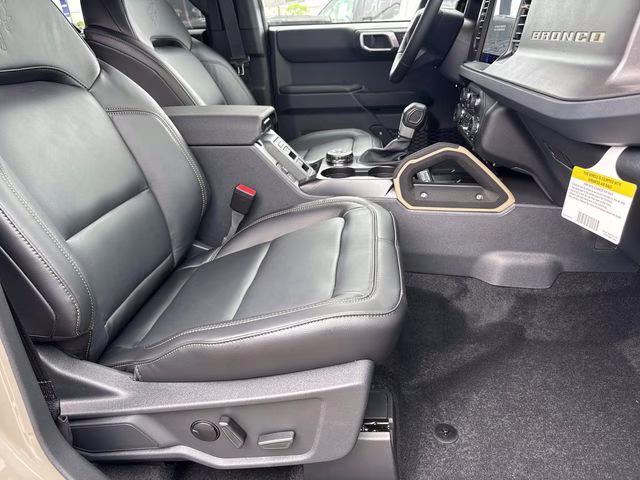 2026 Gray Ford Bronco Badlands 4X4 SUV