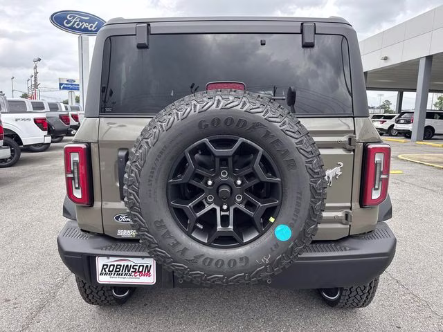 2026 Gray Ford Bronco Badlands 4X4 SUV