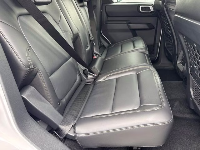 2026 Oxford White Ford Bronco Badlands 4X4 SUV