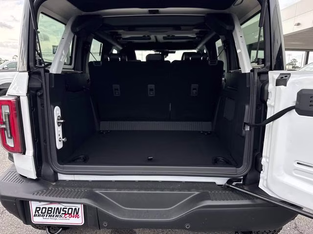 2026 Oxford White Ford Bronco Badlands 4X4 SUV