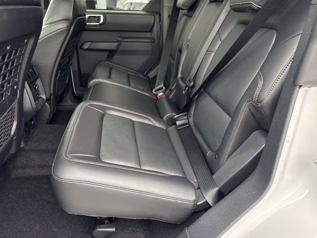 2026 Oxford White Ford Bronco Badlands 4X4 SUV