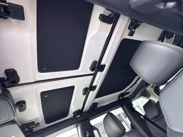 2026 Oxford White Ford Bronco Badlands 4X4 SUV