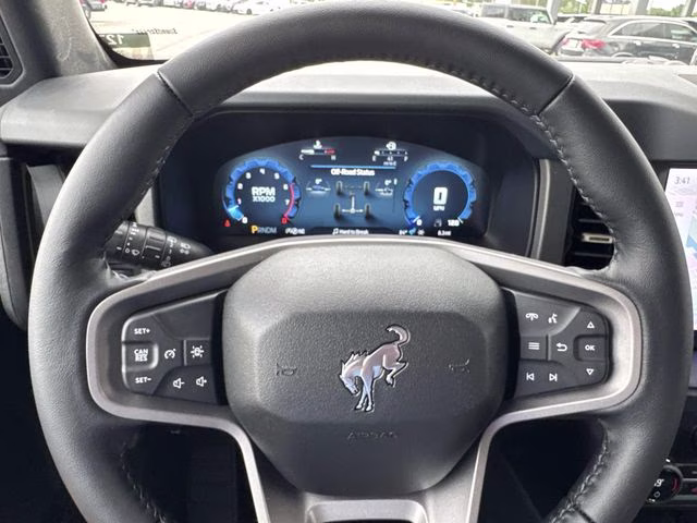 2026 Oxford White Ford Bronco Badlands 4X4 SUV