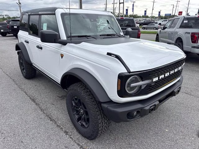 2026 Oxford White Ford Bronco Badlands 4X4 SUV