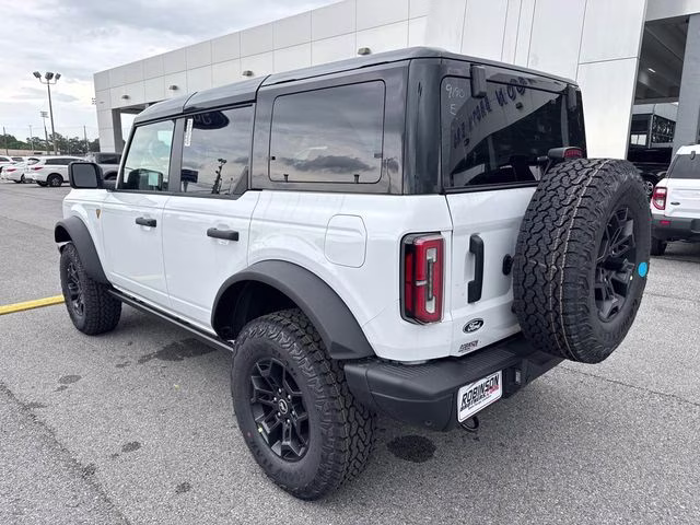 2026 Oxford White Ford Bronco Badlands 4X4 SUV
