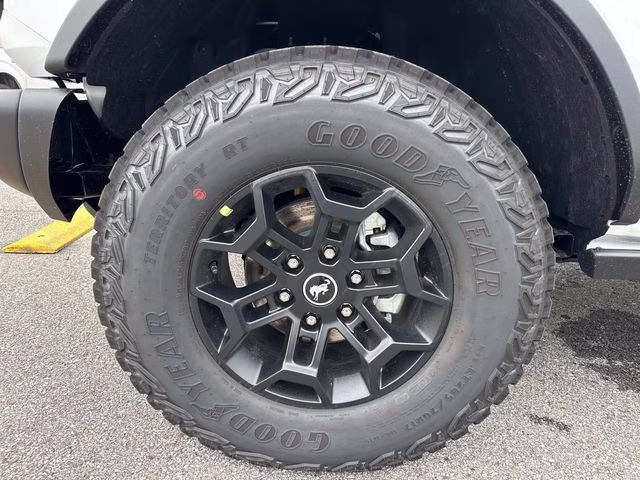 2026 Oxford White Ford Bronco Badlands 4X4 SUV