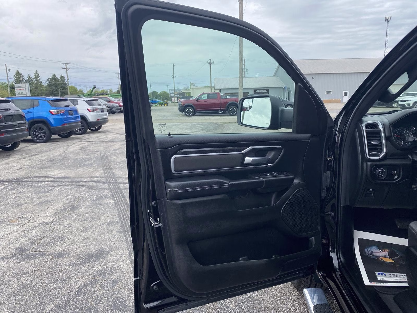 2023 Diamond Black Crystal Pearlcoat Ram 1500 Big Horn 4X4 Truck