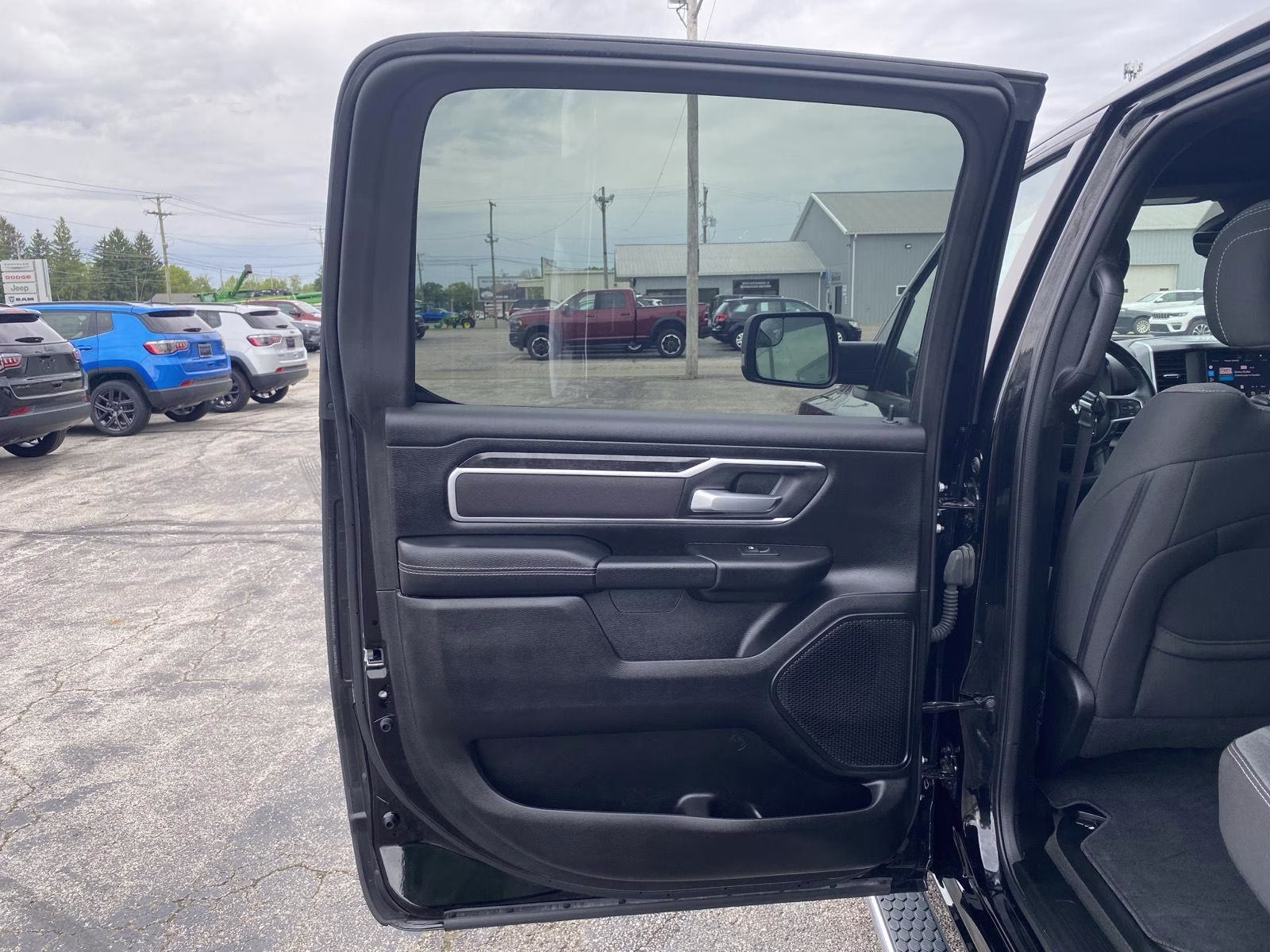 2023 Diamond Black Crystal Pearlcoat Ram 1500 Big Horn 4X4 Truck