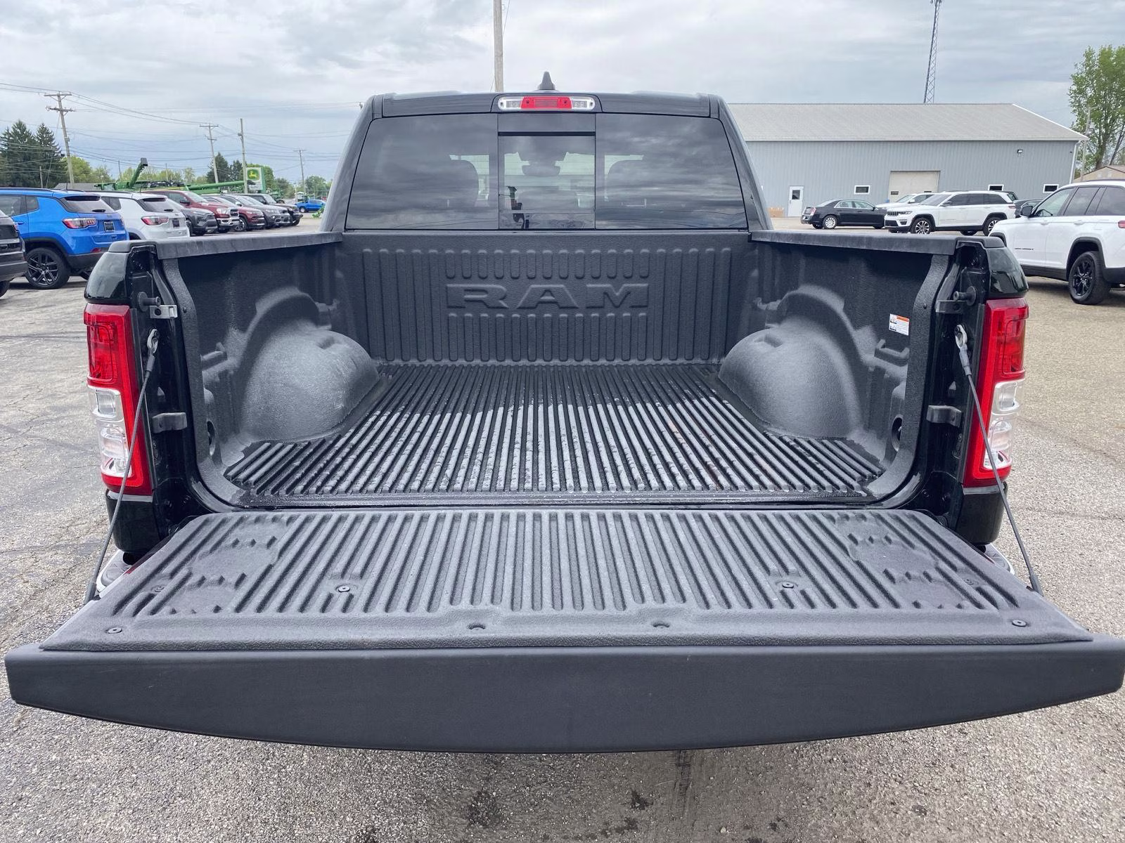 2023 Diamond Black Crystal Pearlcoat Ram 1500 Big Horn 4X4 Truck
