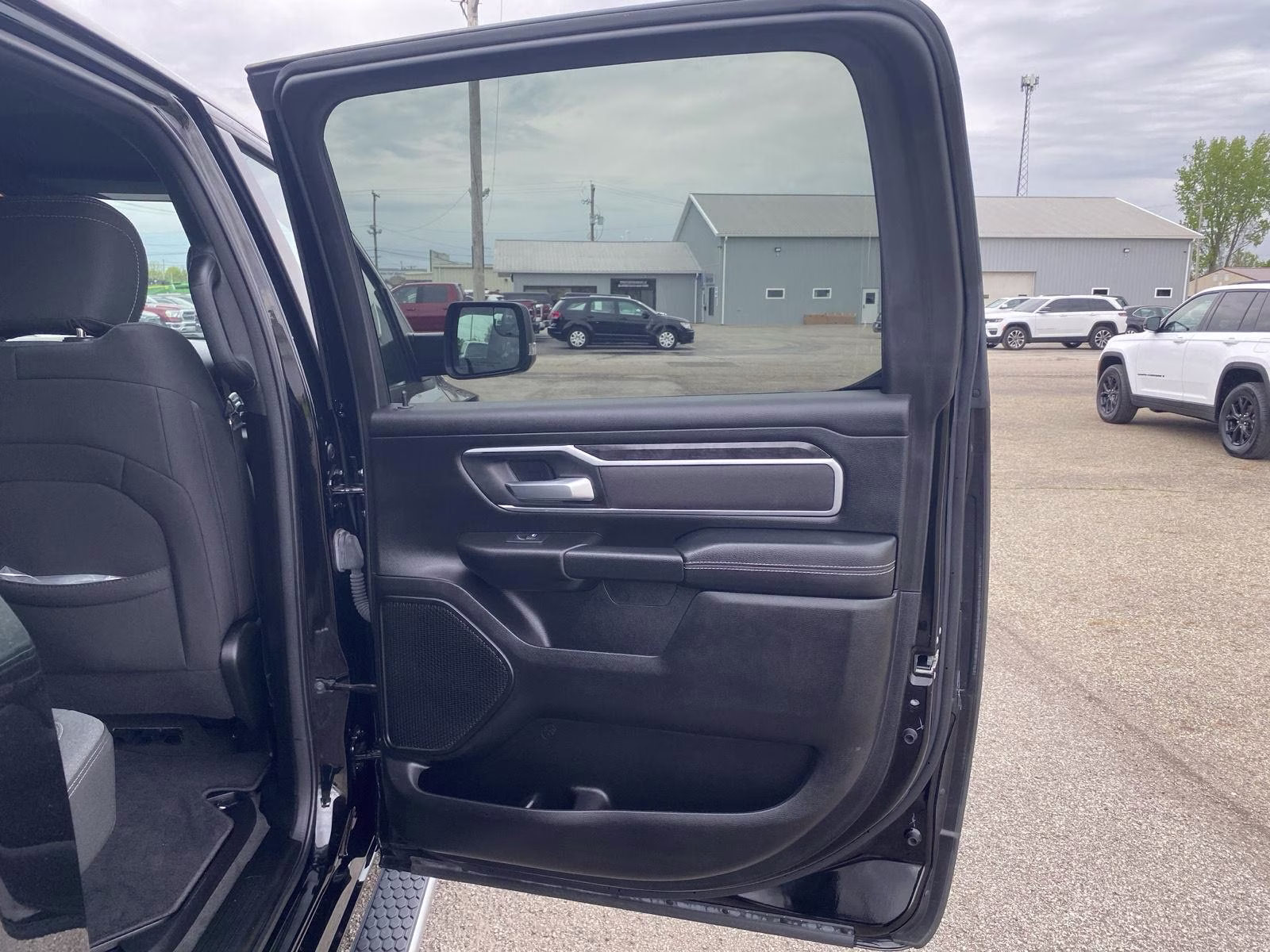 2023 Diamond Black Crystal Pearlcoat Ram 1500 Big Horn 4X4 Truck