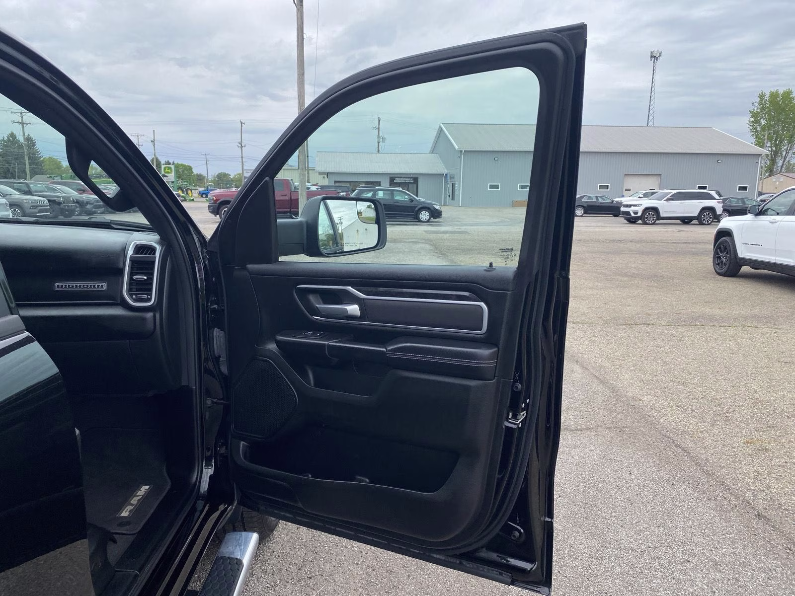2023 Diamond Black Crystal Pearlcoat Ram 1500 Big Horn 4X4 Truck