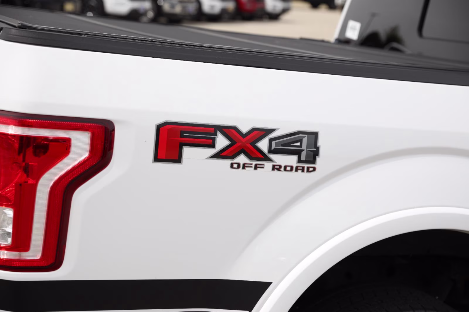 2017 Oxford White Ford F-150 XLT 4X4 Truck