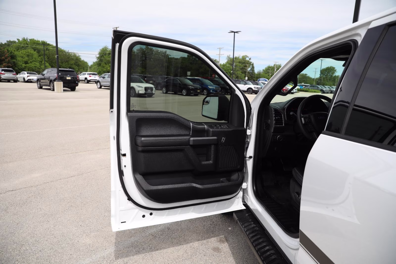 2017 Oxford White Ford F-150 XLT 4X4 Truck