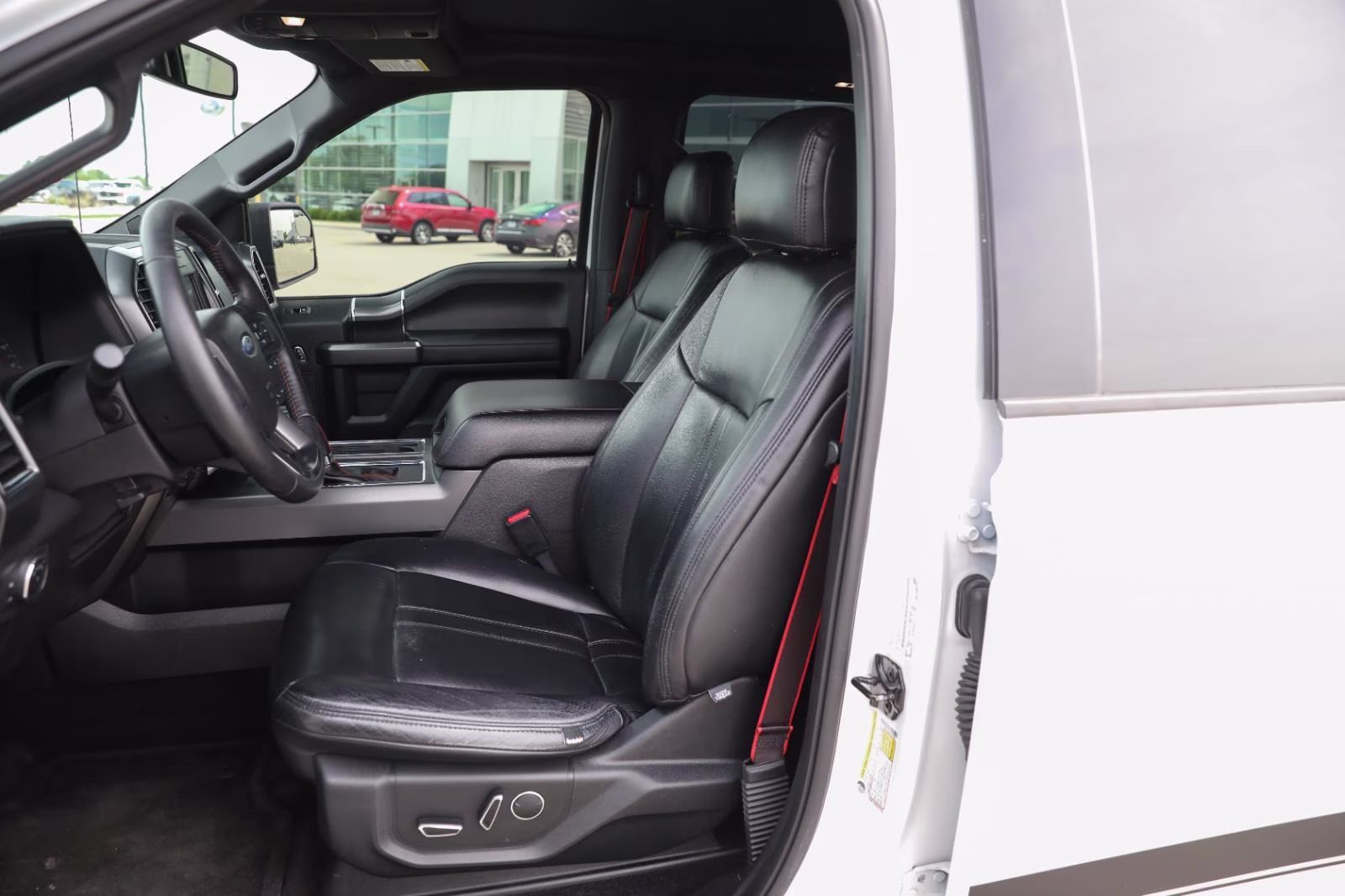 2017 Oxford White Ford F-150 XLT 4X4 Truck