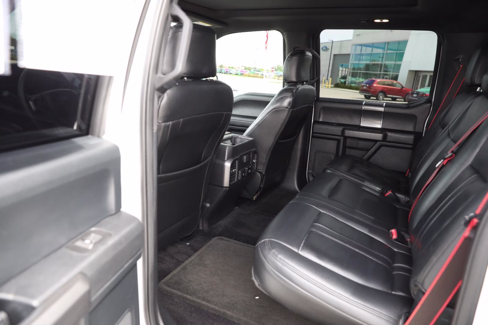2017 Oxford White Ford F-150 XLT 4X4 Truck