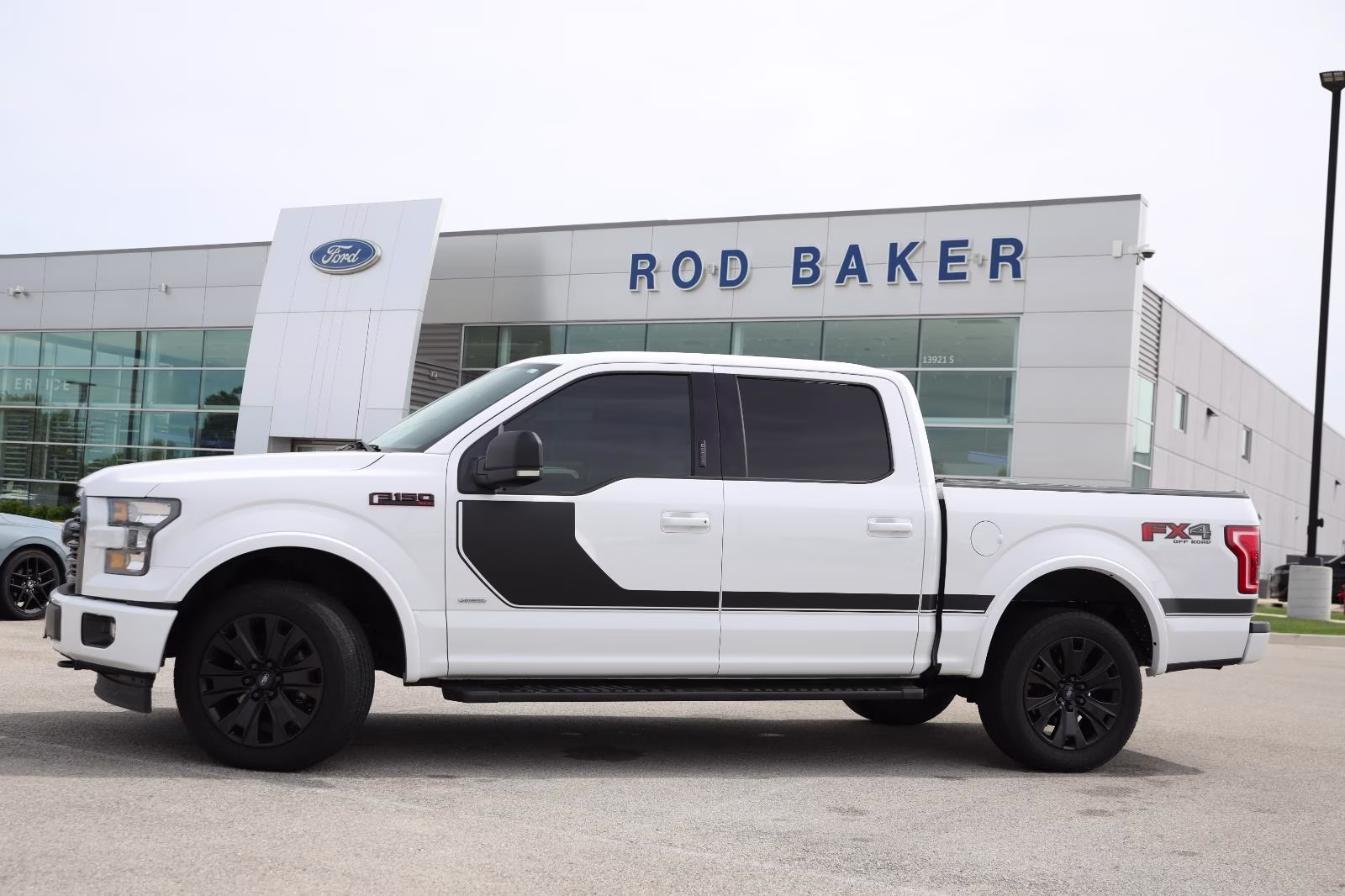 2017 Oxford White Ford F-150 XLT 4X4 Truck