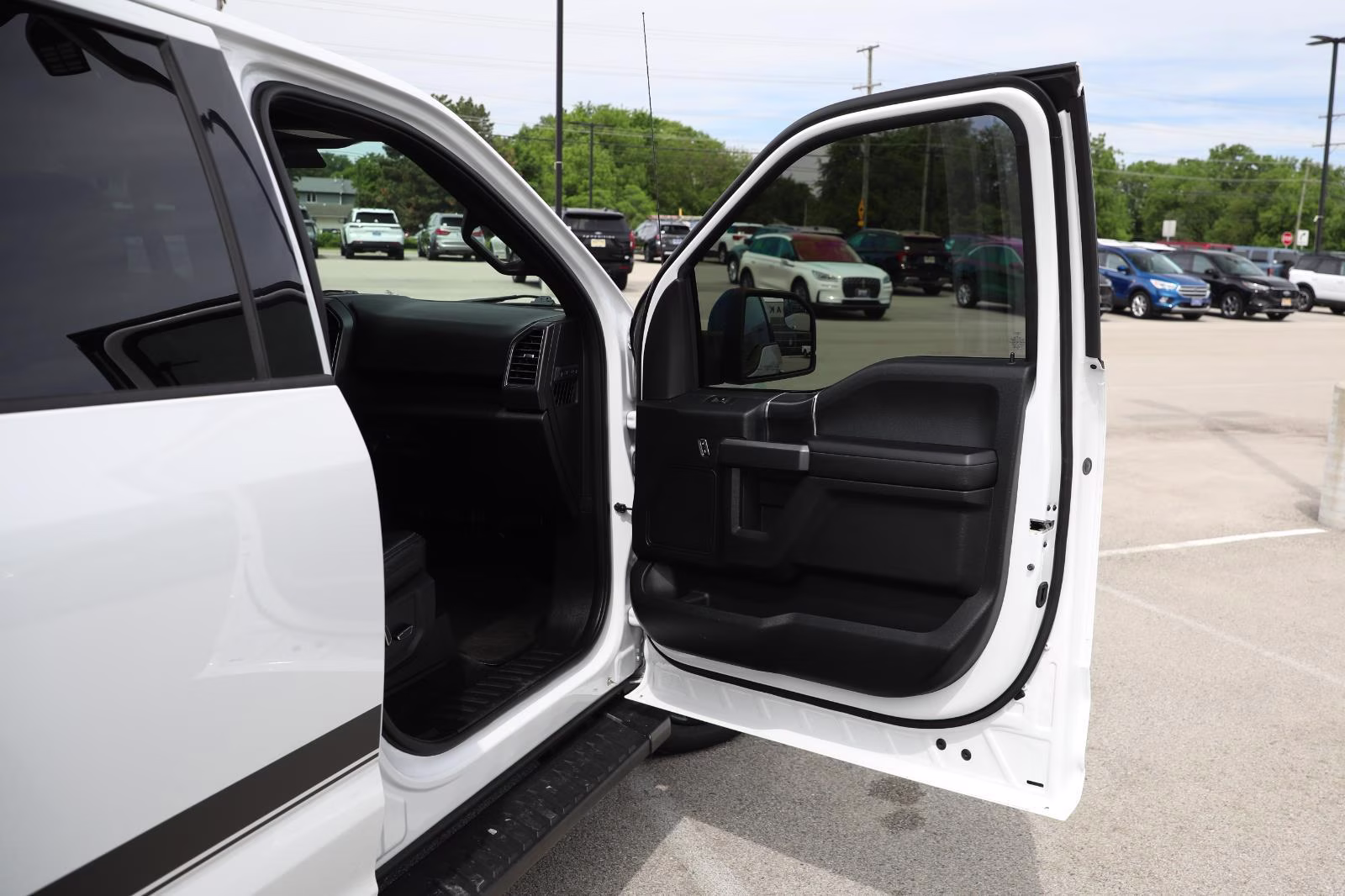 2017 Oxford White Ford F-150 XLT 4X4 Truck