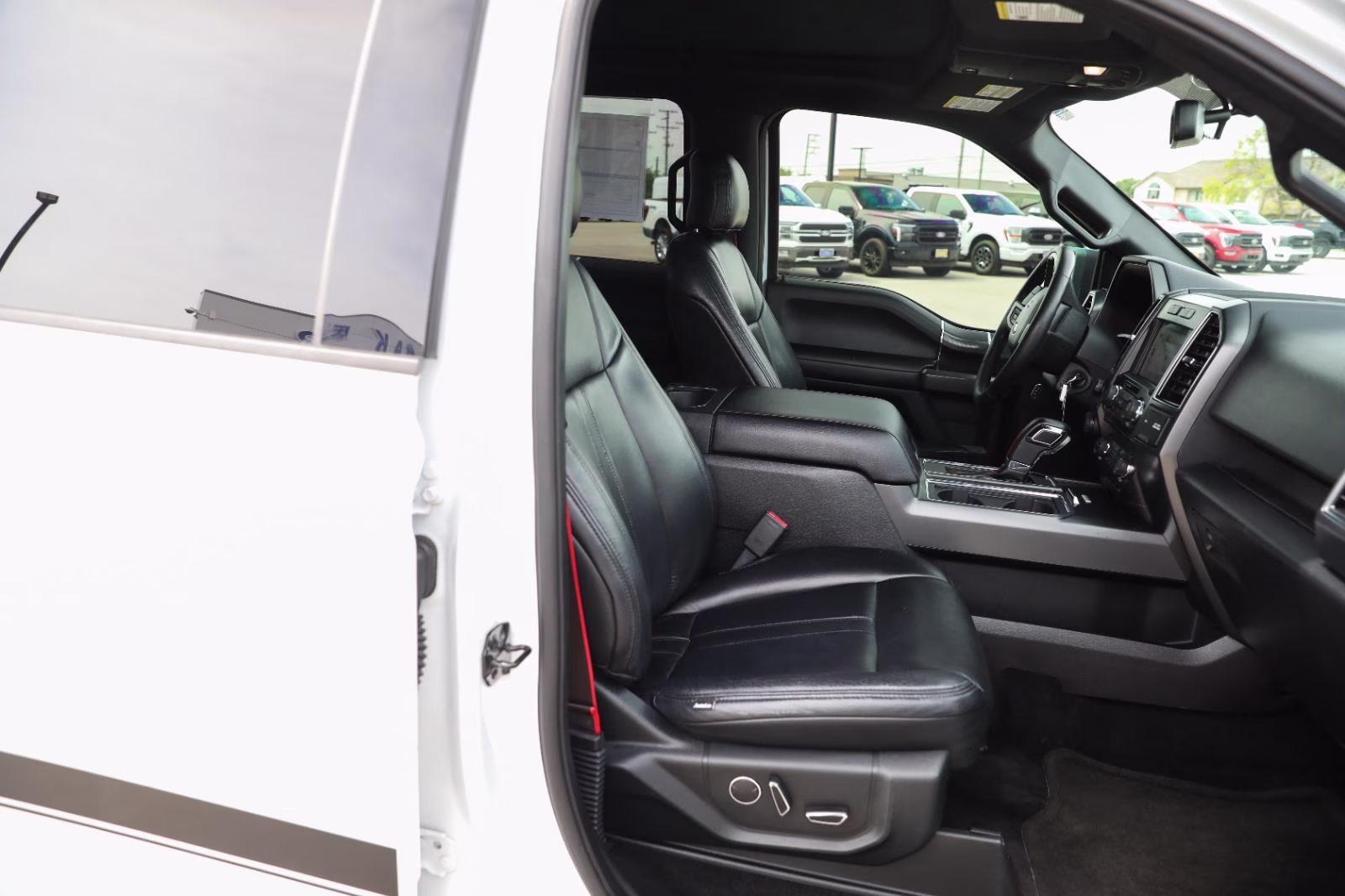 2017 Oxford White Ford F-150 XLT 4X4 Truck