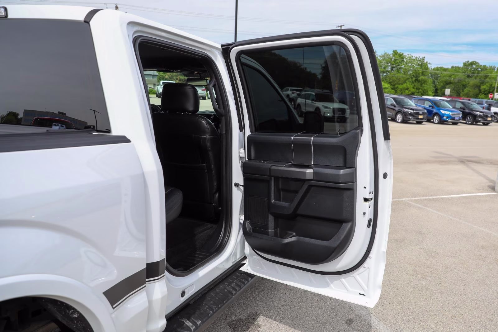 2017 Oxford White Ford F-150 XLT 4X4 Truck