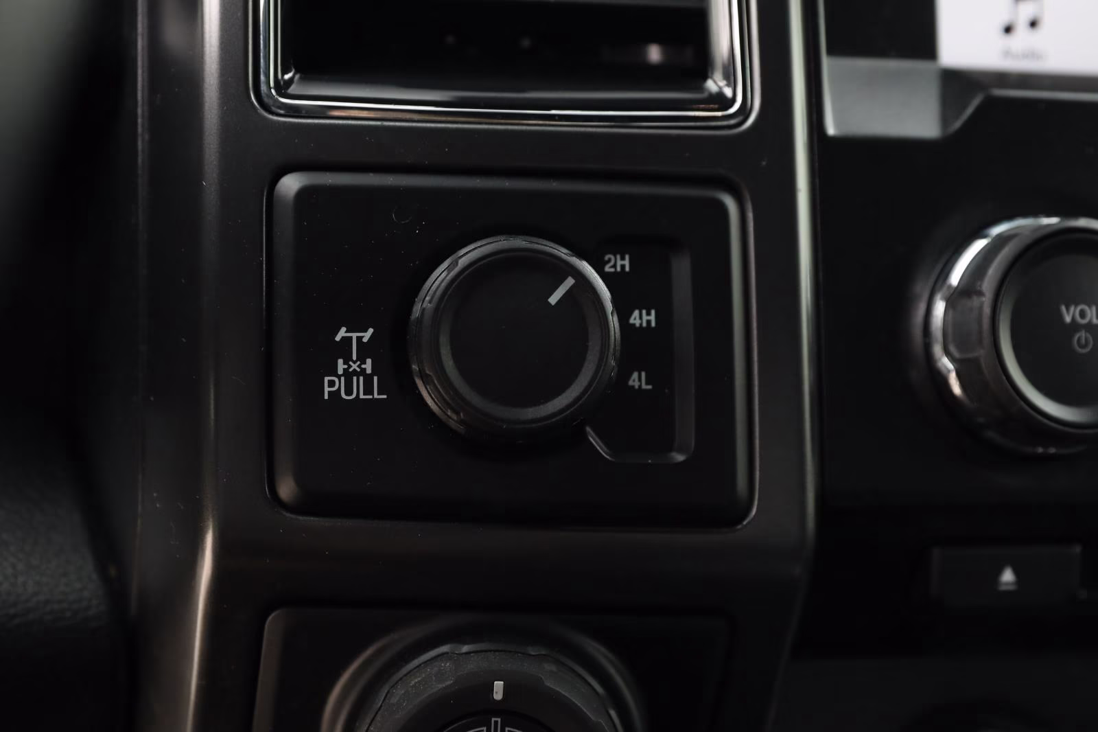 2017 Oxford White Ford F-150 XLT 4X4 Truck