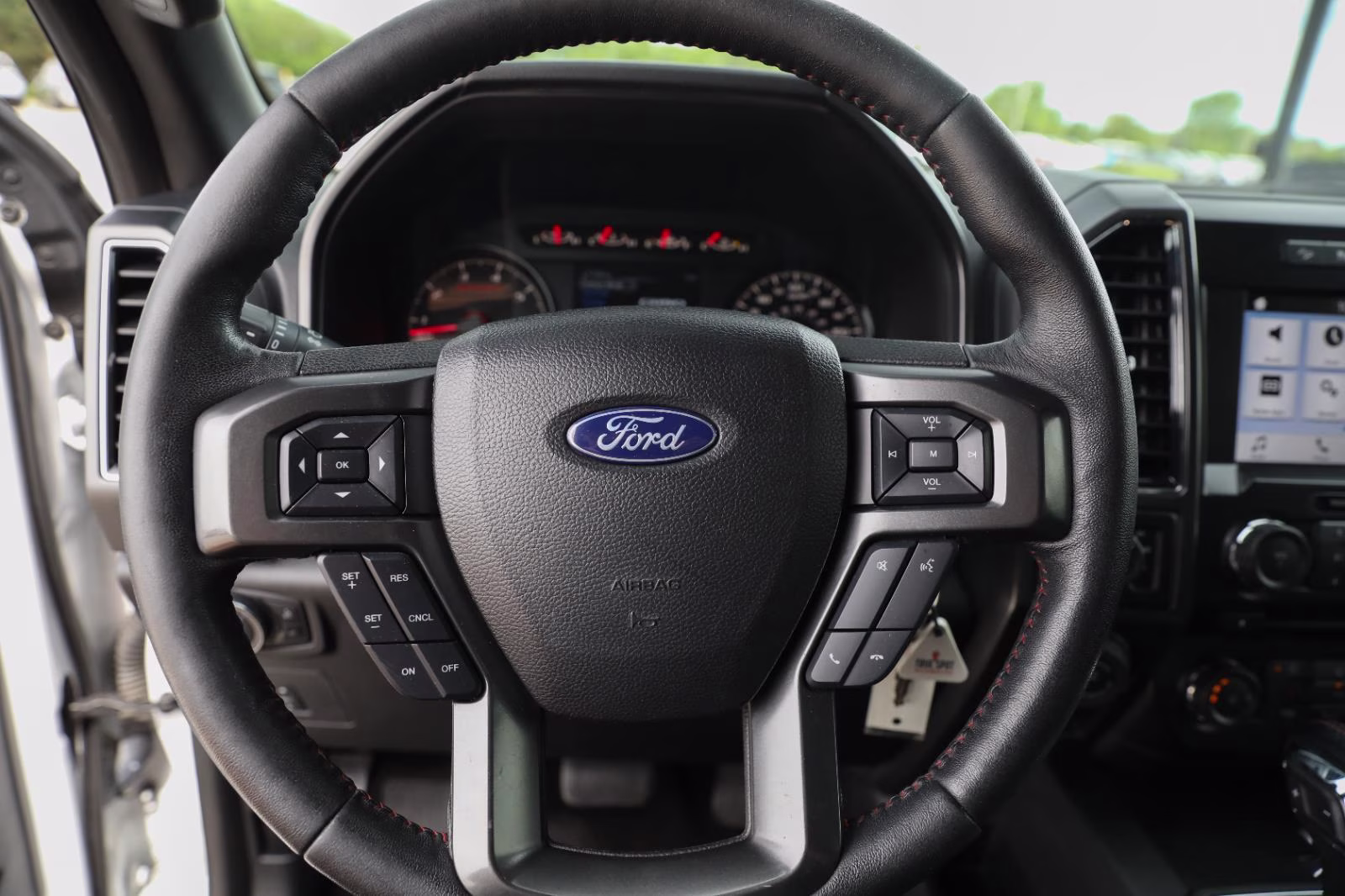 2017 Oxford White Ford F-150 XLT 4X4 Truck