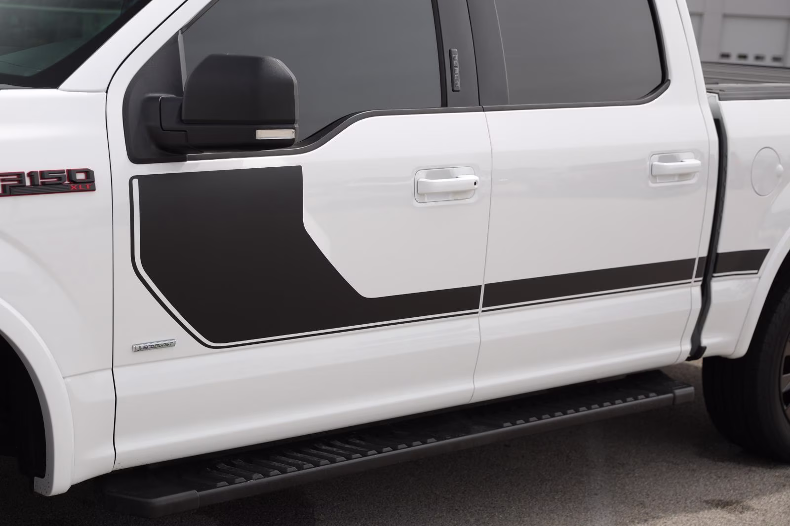 2017 Oxford White Ford F-150 XLT 4X4 Truck
