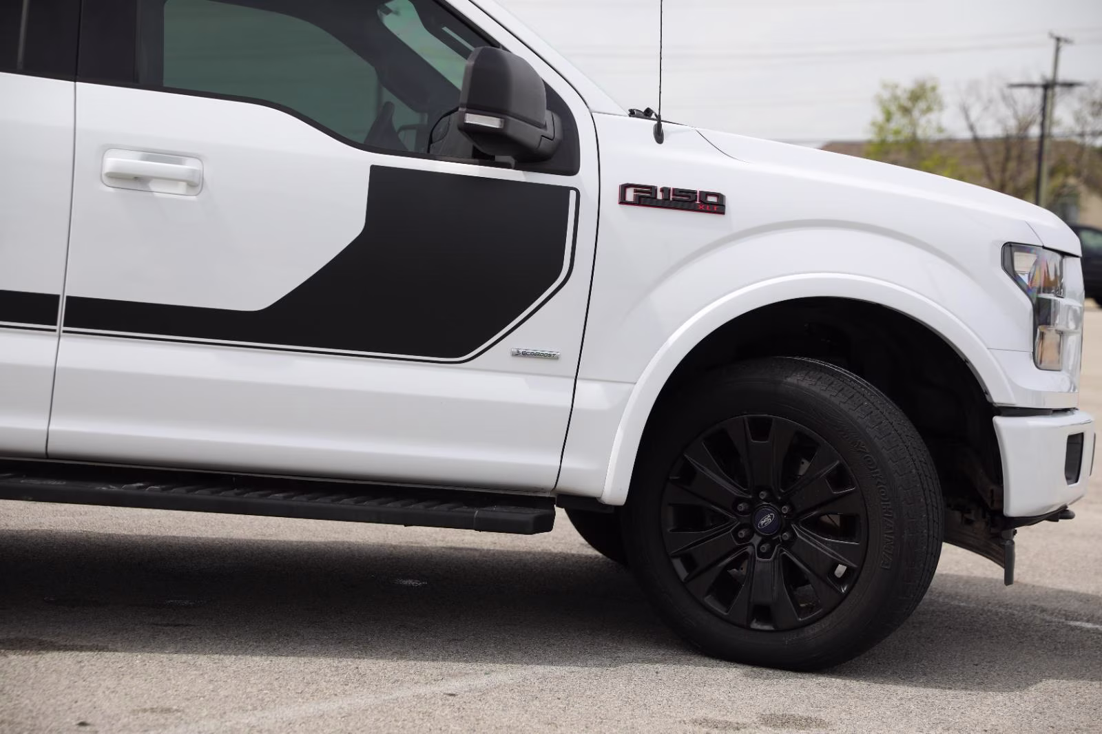 2017 Oxford White Ford F-150 XLT 4X4 Truck