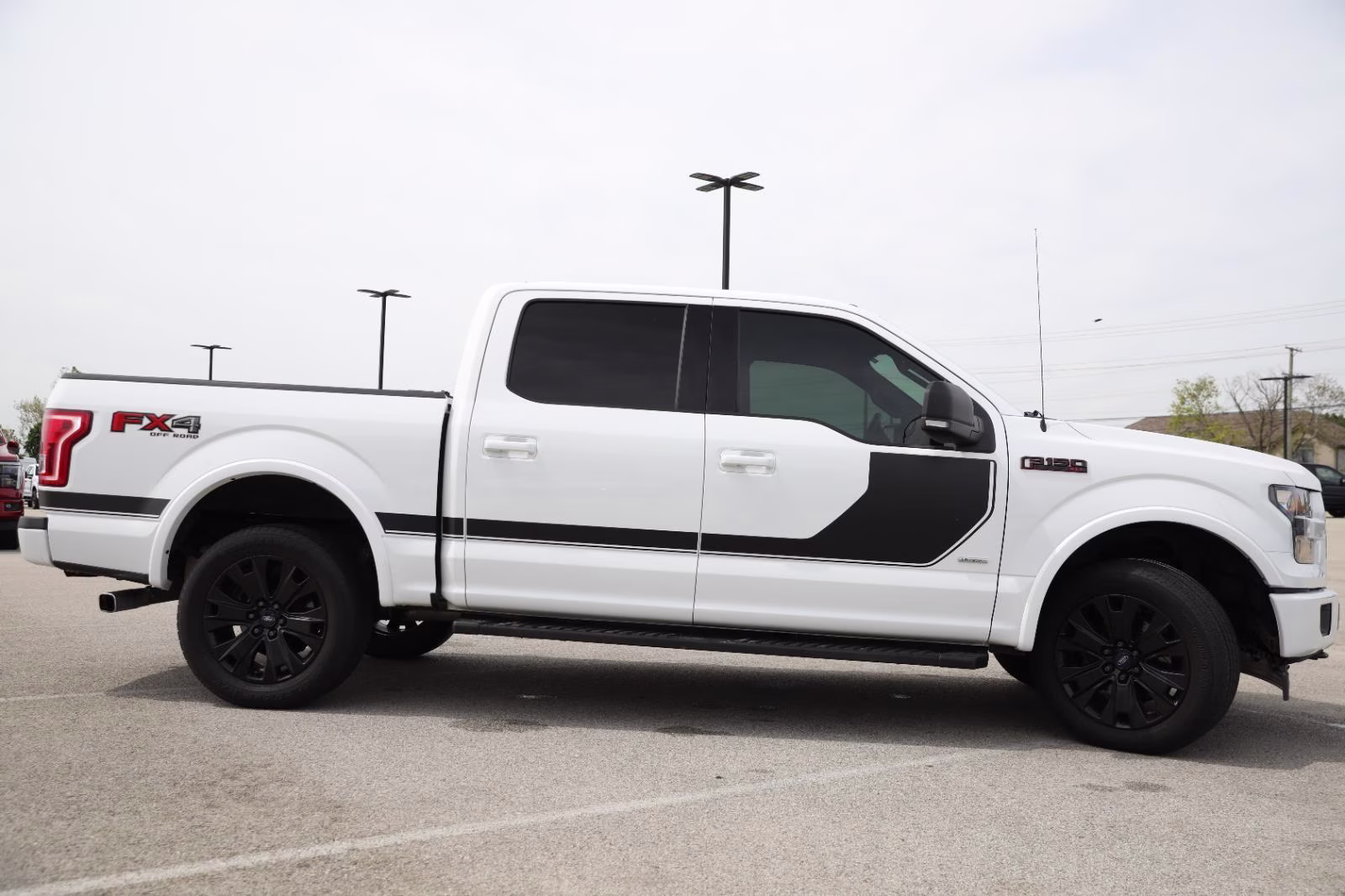 2017 Oxford White Ford F-150 XLT 4X4 Truck
