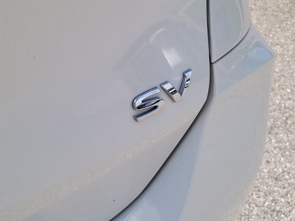 2017 Pearl White Nissan Rogue SV FWD SUV