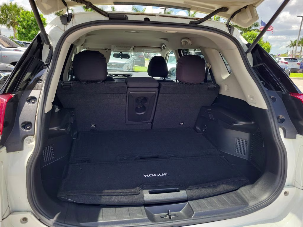 2017 Pearl White Nissan Rogue SV FWD SUV