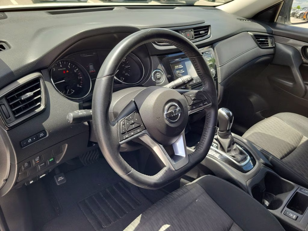 2017 Pearl White Nissan Rogue SV FWD SUV