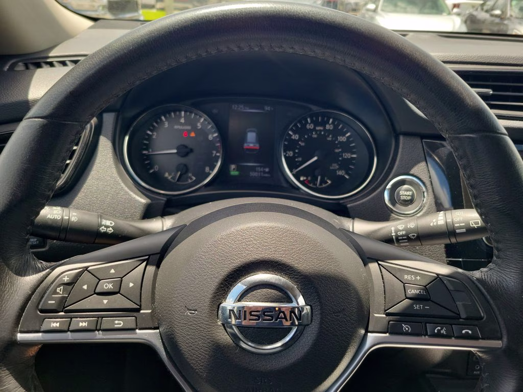2017 Pearl White Nissan Rogue SV FWD SUV