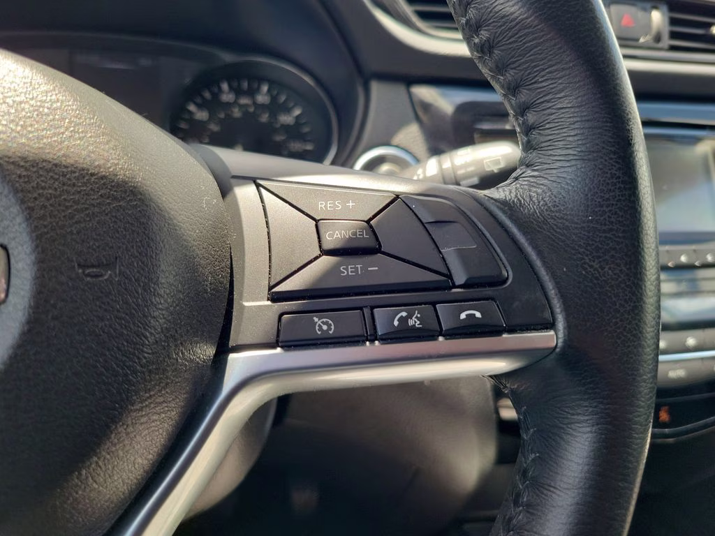 2017 Pearl White Nissan Rogue SV FWD SUV