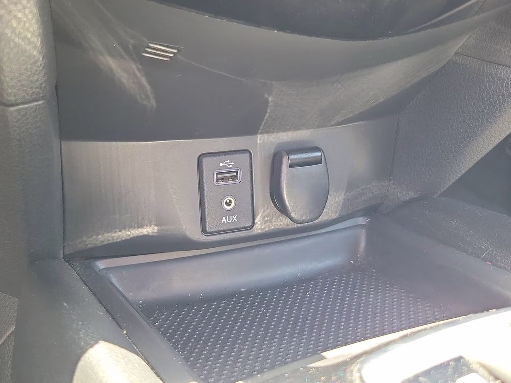 2017 Pearl White Nissan Rogue SV FWD SUV