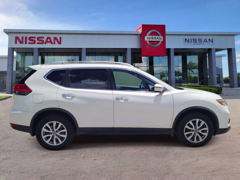 2017 Pearl White Nissan Rogue SV FWD SUV