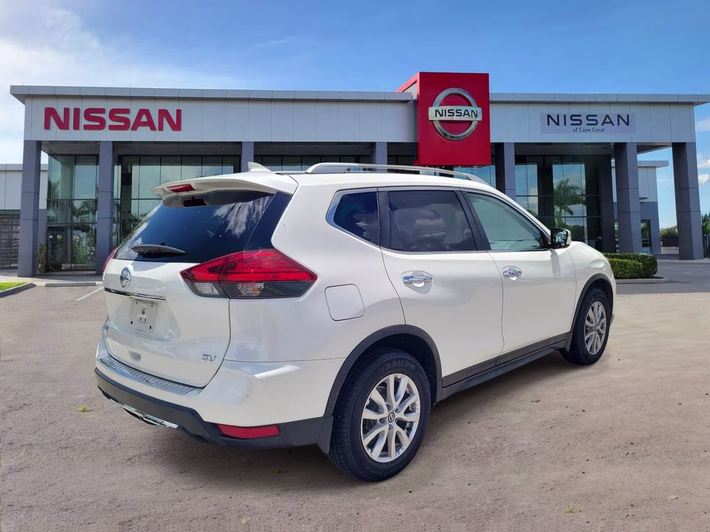2017 Pearl White Nissan Rogue SV FWD SUV