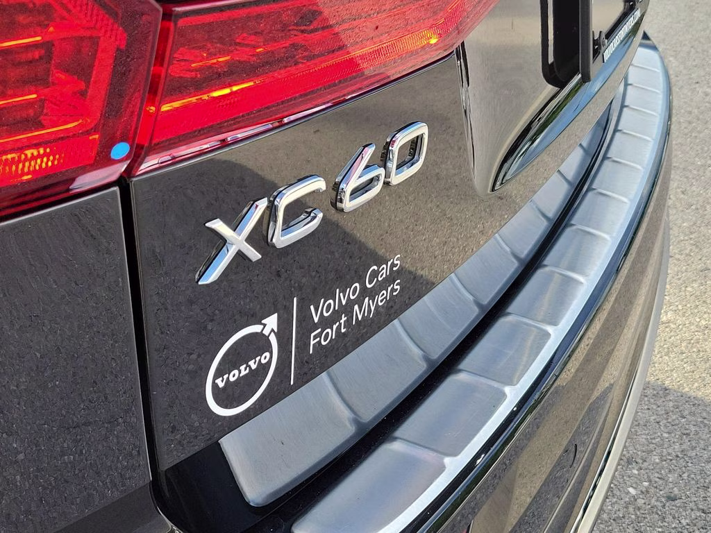 2022 Onyx Black Metallic Volvo XC60 Inscription AWD SUV