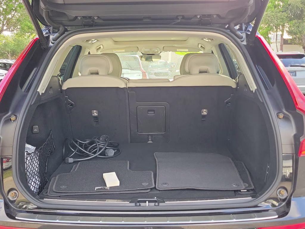 2022 Onyx Black Metallic Volvo XC60 Inscription AWD SUV