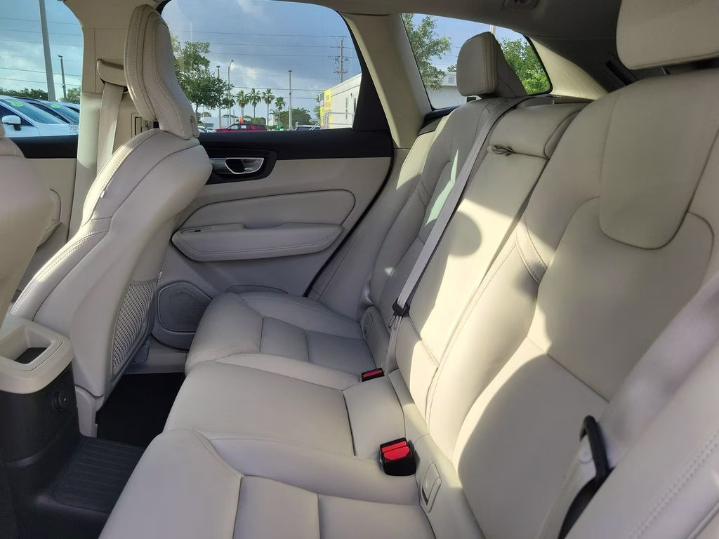 2022 Onyx Black Metallic Volvo XC60 Inscription AWD SUV