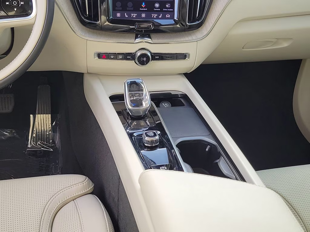 2022 Onyx Black Metallic Volvo XC60 Inscription AWD SUV
