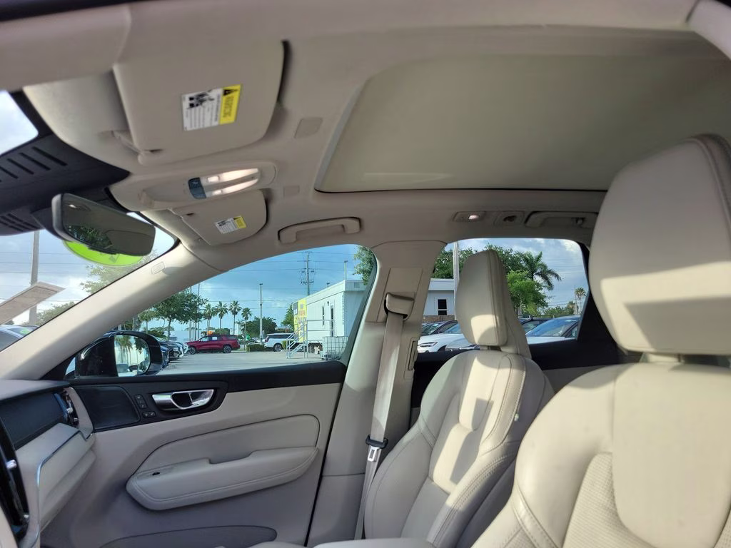 2022 Onyx Black Metallic Volvo XC60 Inscription AWD SUV