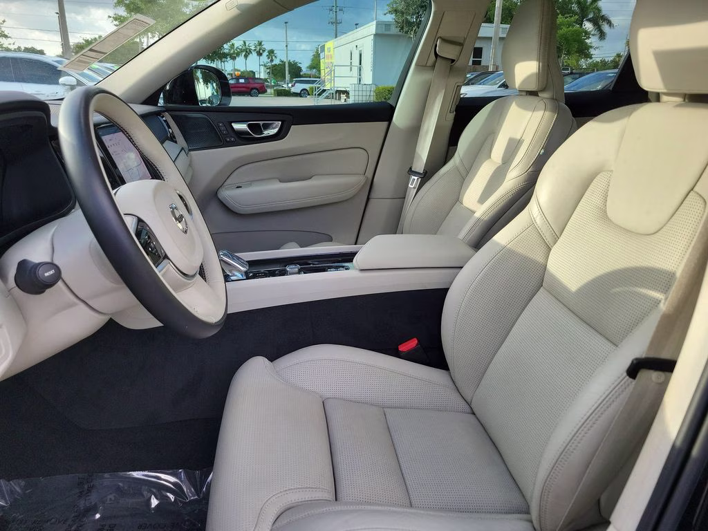 2022 Onyx Black Metallic Volvo XC60 Inscription AWD SUV