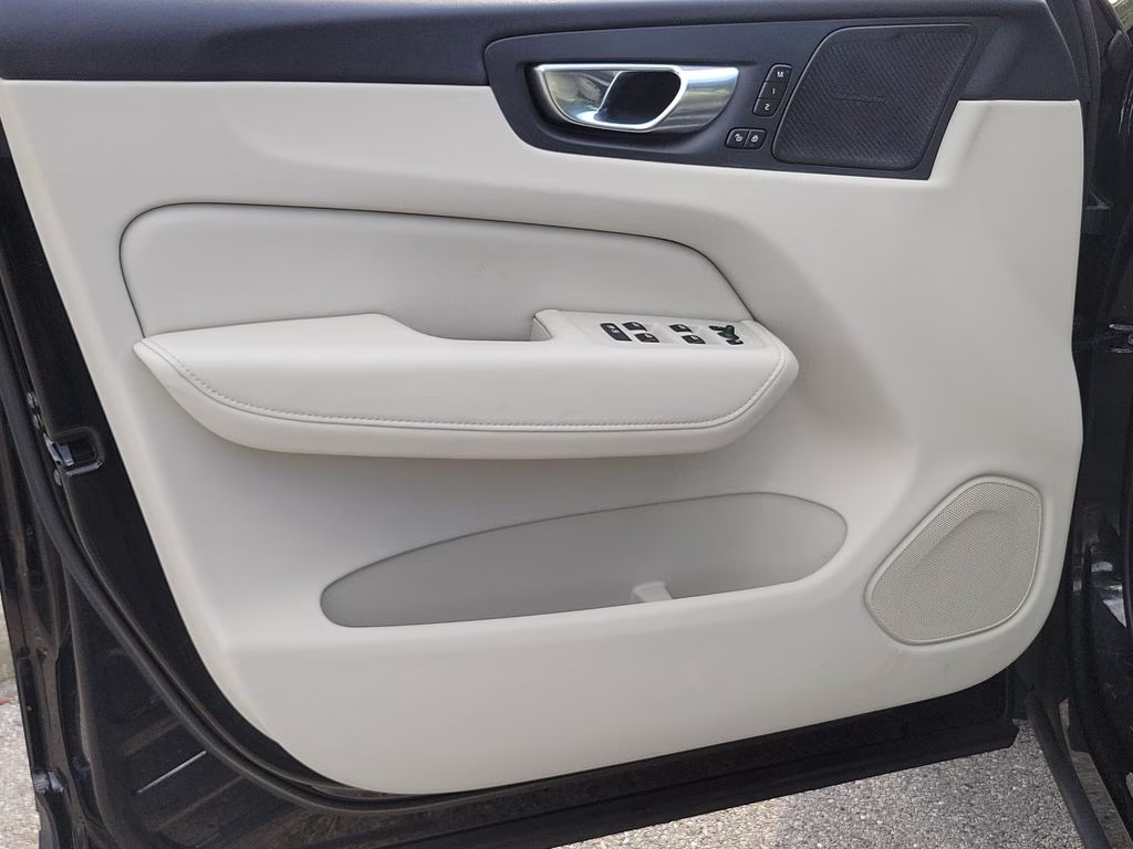 2022 Onyx Black Metallic Volvo XC60 Inscription AWD SUV
